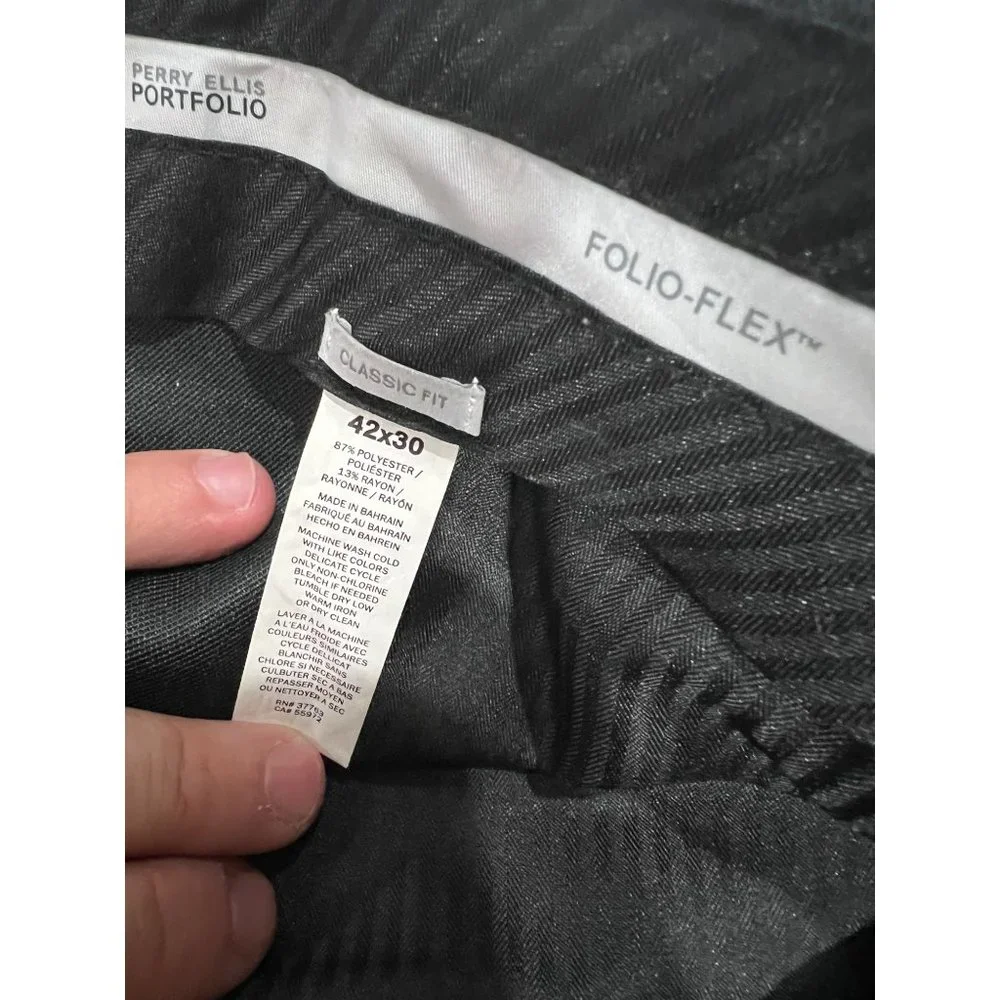 Perry Ellis Classic Fit Mens Pants - Size 42x30‎